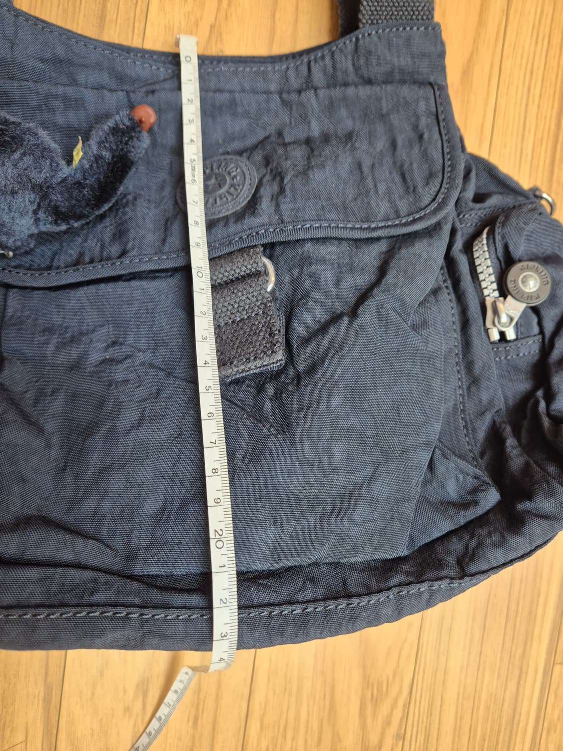 키플링 Fairfax M 네이비 숄더백입니다. 숄더백 뿐만 아니라 크로스 상품이미지9