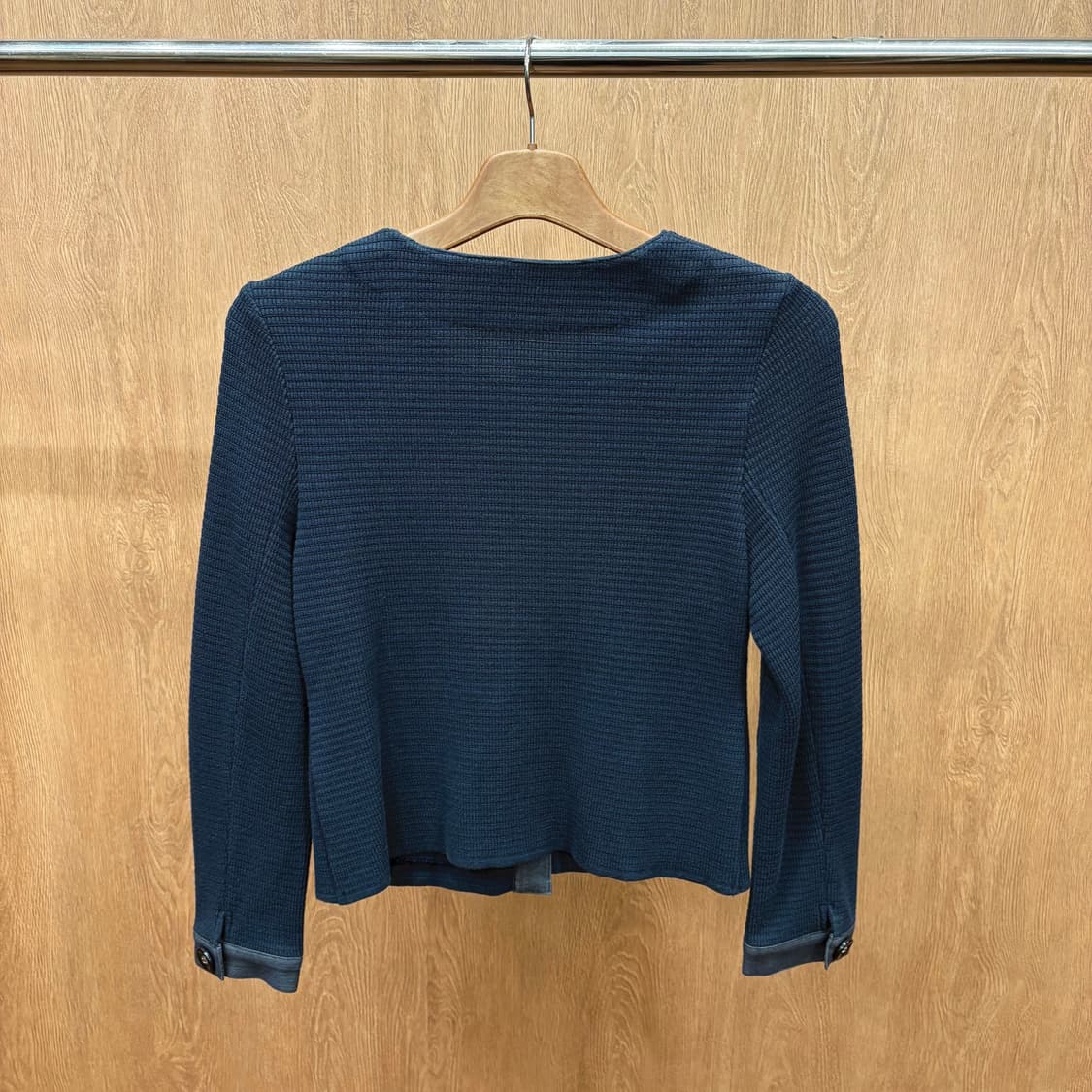 꾸레쥬 라운드넥 니트 가디건 코튼 배색 플래킷 디테일 레귤러핏 블루 상품이미지3