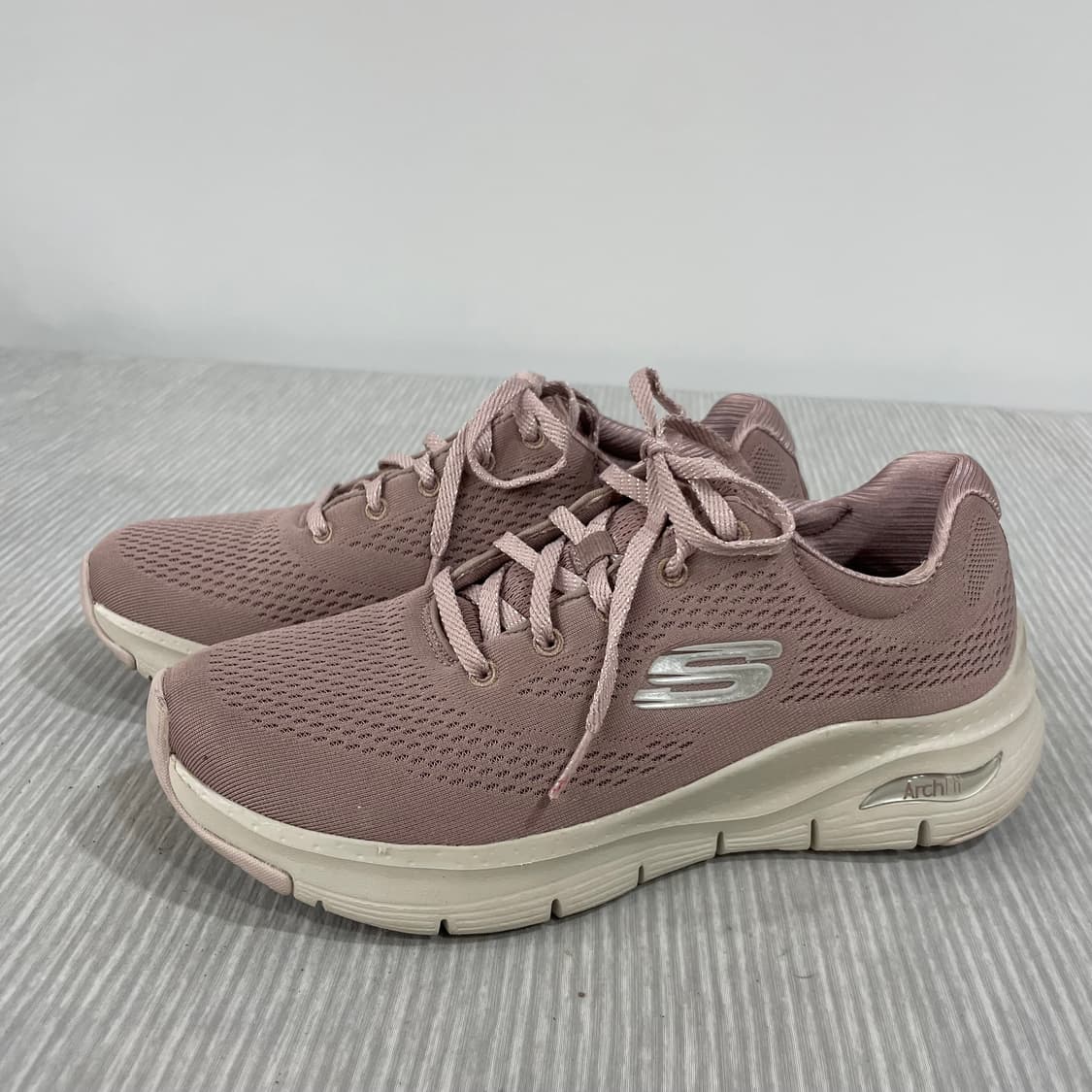 768)  스케쳐스 아치핏 운동화 250mm 상품이미지3