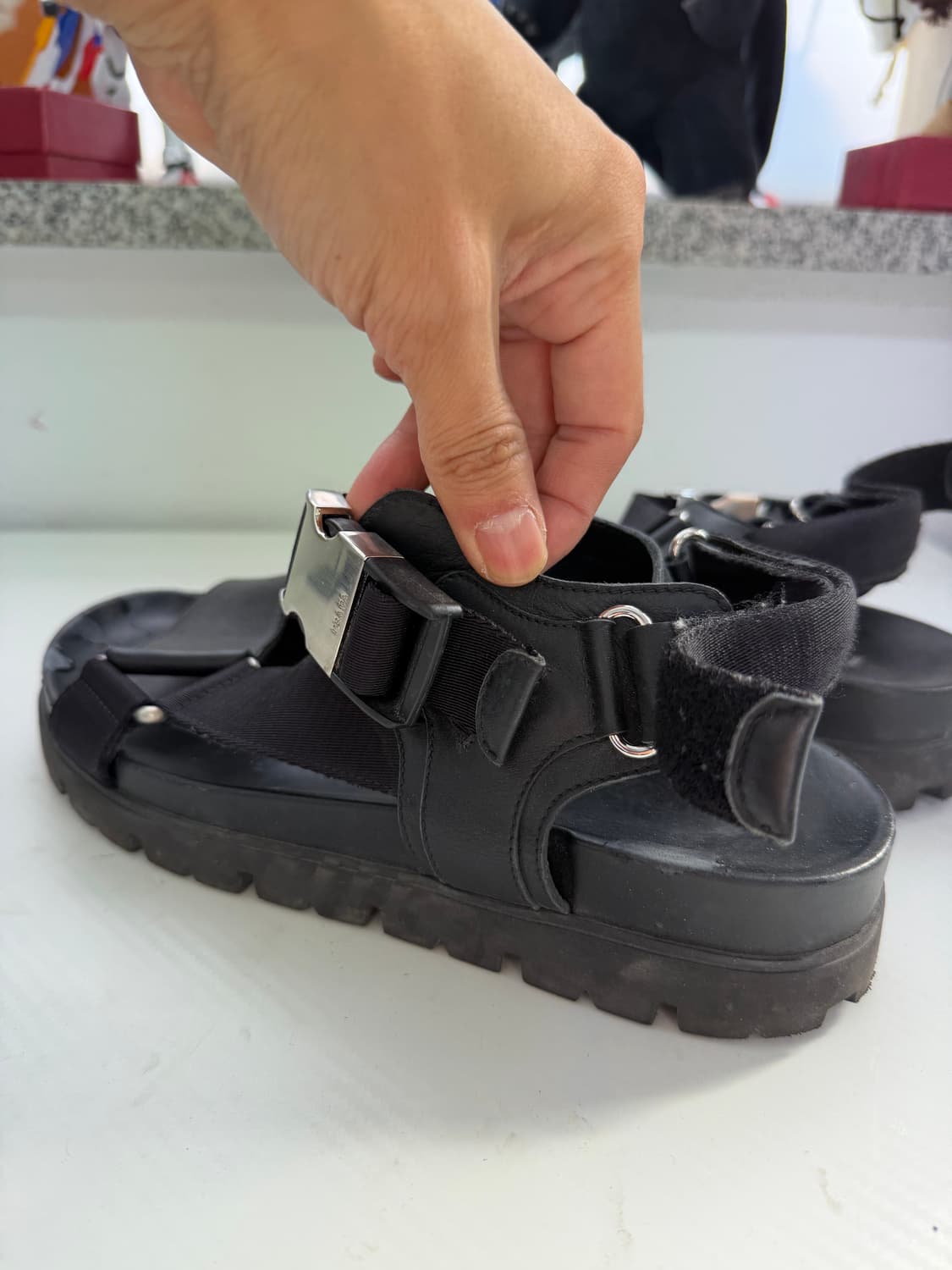 정품) 프라다 남셩 스트랩 샌들 7.5 상품이미지7