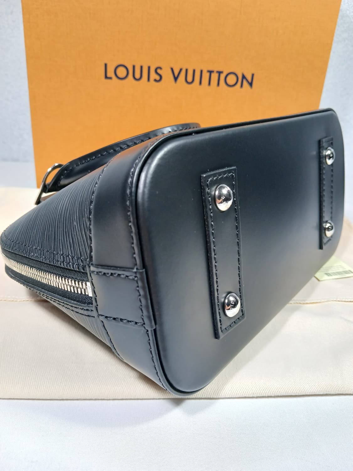 루이비통 에피 알마BB 토트백 M24645 상품이미지9