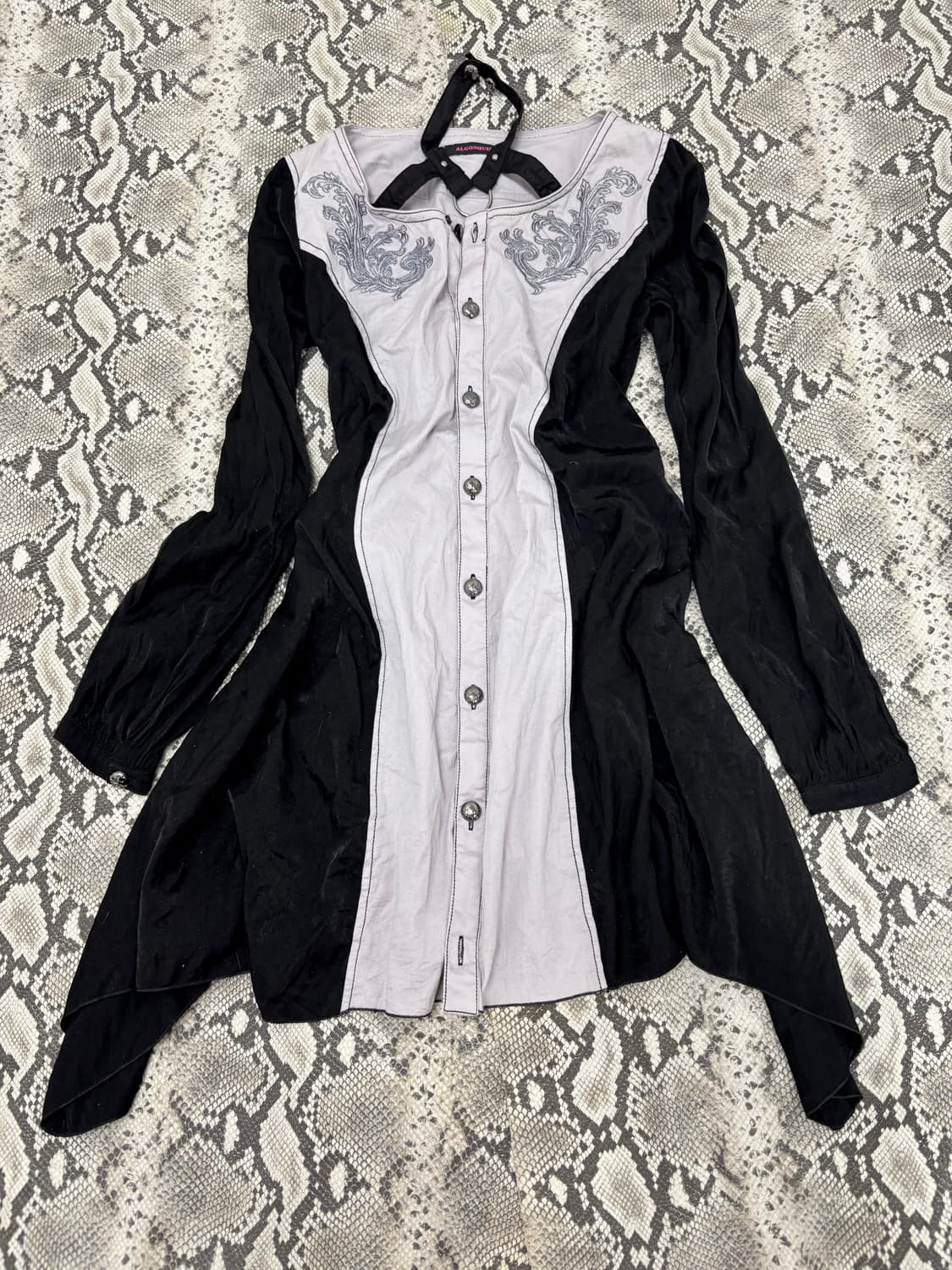 “Algonquins” 00’s Gothic Print Long Shir 상품이미지6