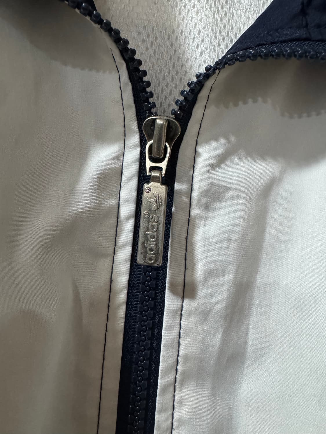 아디다스 올드스쿨 흰/검 범고래 빅로고 바람막이   상품이미지3