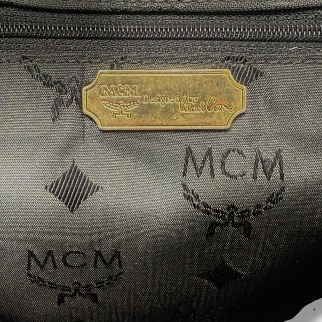 MCM 엠씨엠 블랙 클래식 모노그램 드로스트링 백팩 상품이미지10