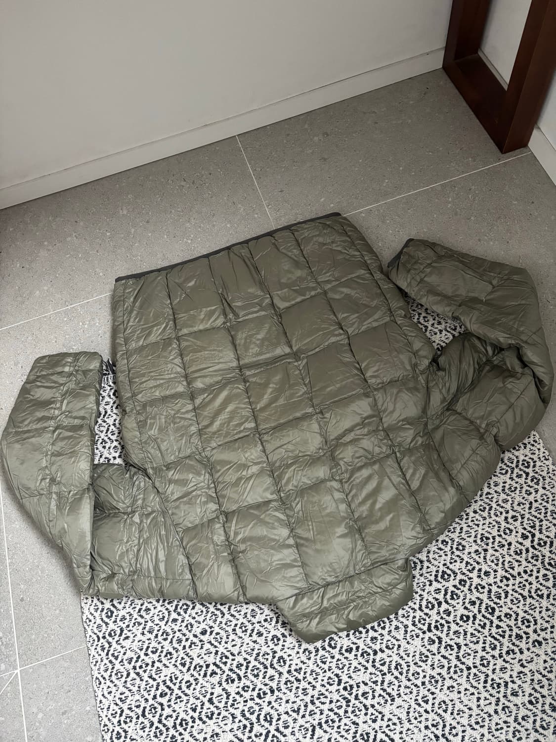 디스이즈네버댓 25fw 라이트다운 경량패딩 S 상품이미지3