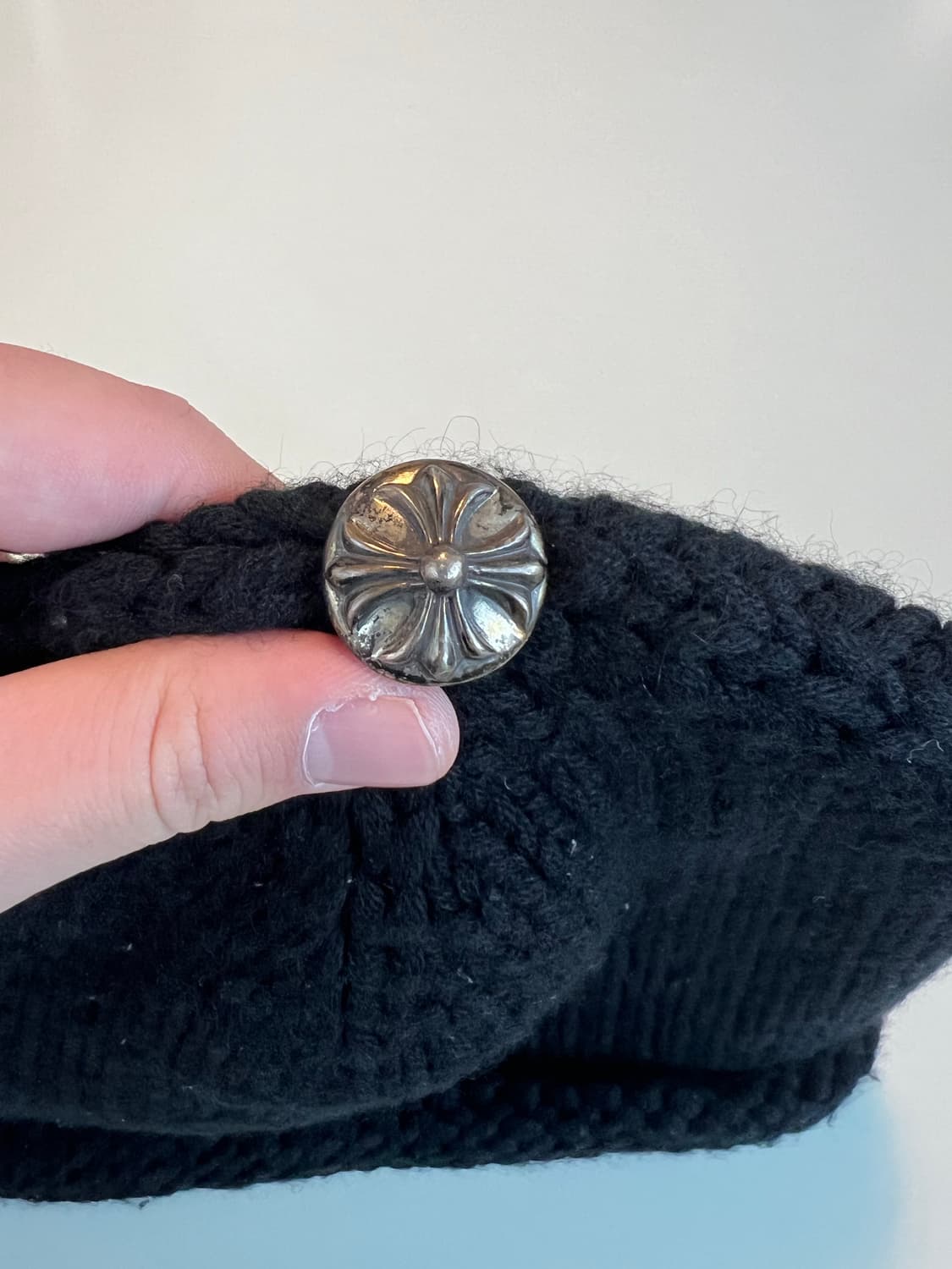 크롬하츠 실버 크로스 참 캐시미어 비니 상품이미지3