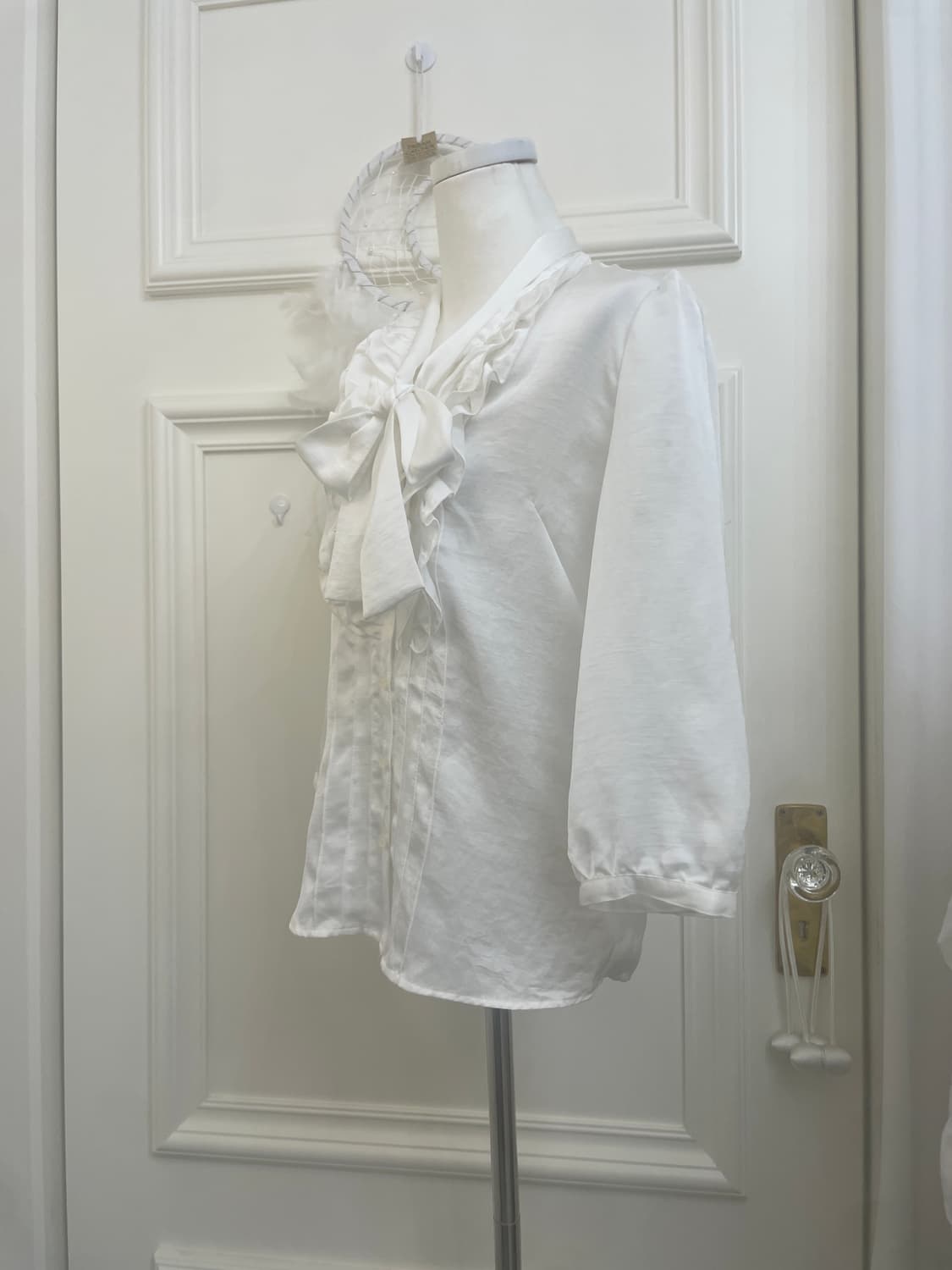 white ruffle bow point blouse(size-L) 상품이미지2