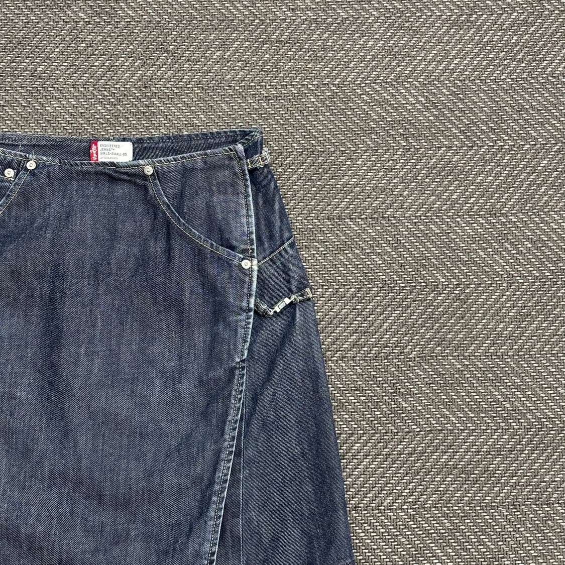 리바이스 엔지니어드 데님 랩 스커트 V0578  상품이미지4