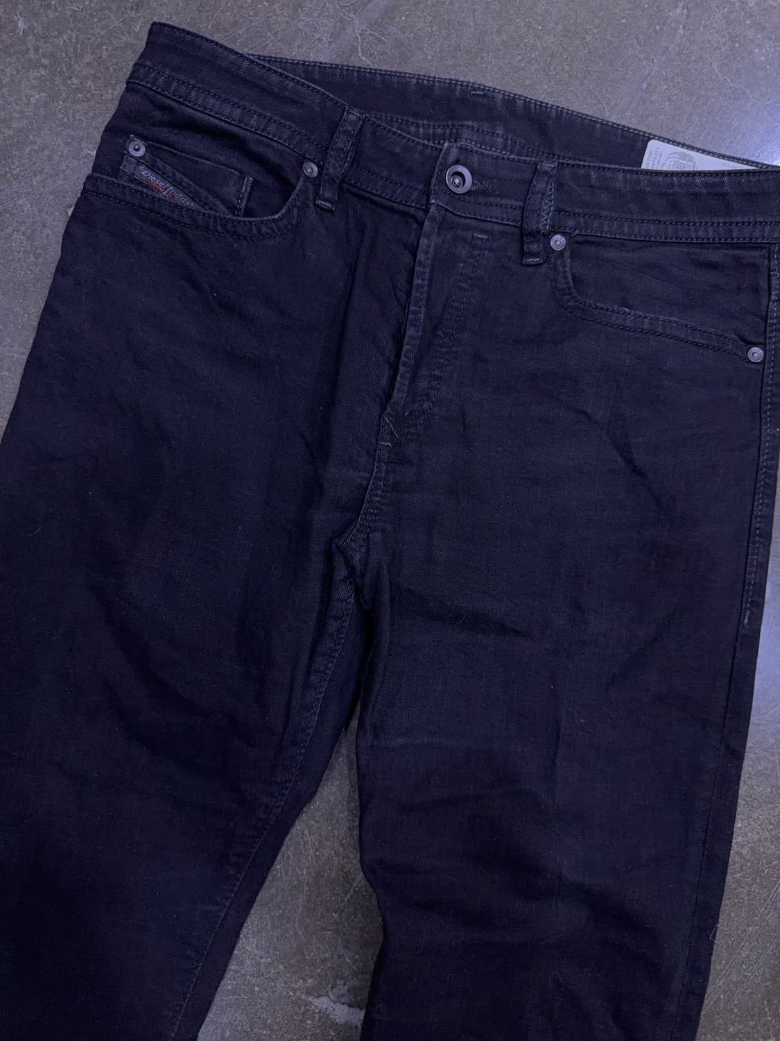 디젤 부스터 레귤러 슬림 테이퍼드핏 블랙진 데님팬츠 31 상품이미지3