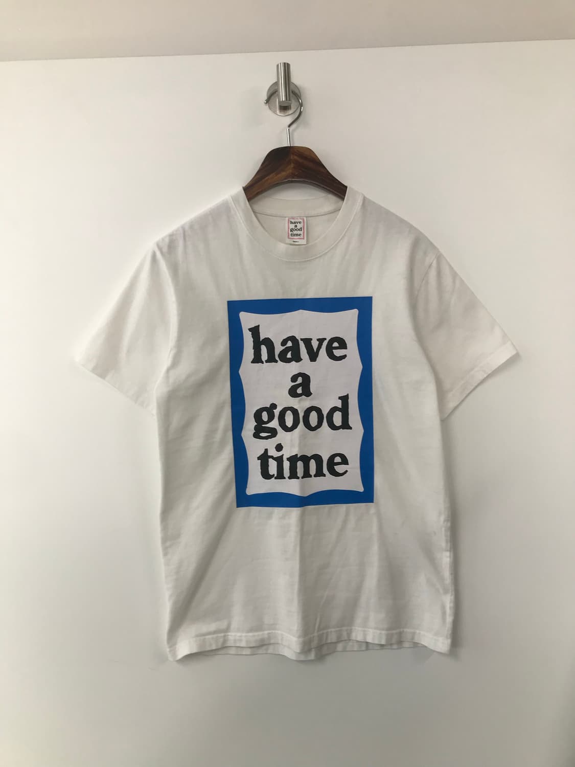 헤브어굿타임 박스로고 화이트 반팔 티셔프 상품이미지2