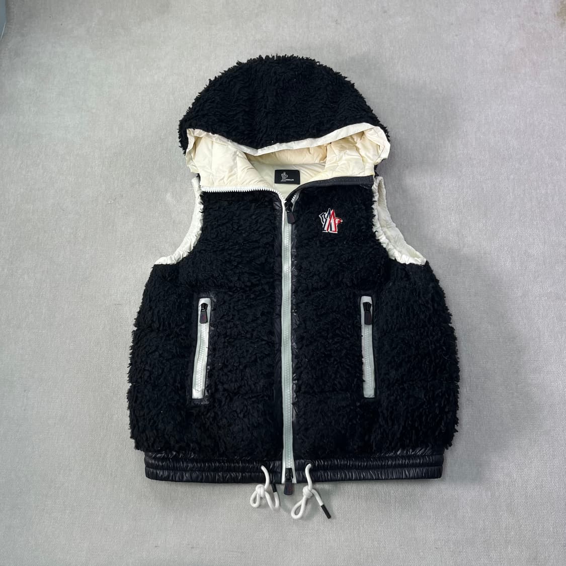 W 100 몽클레어 25FW 패딩 베스트 상품이미지1