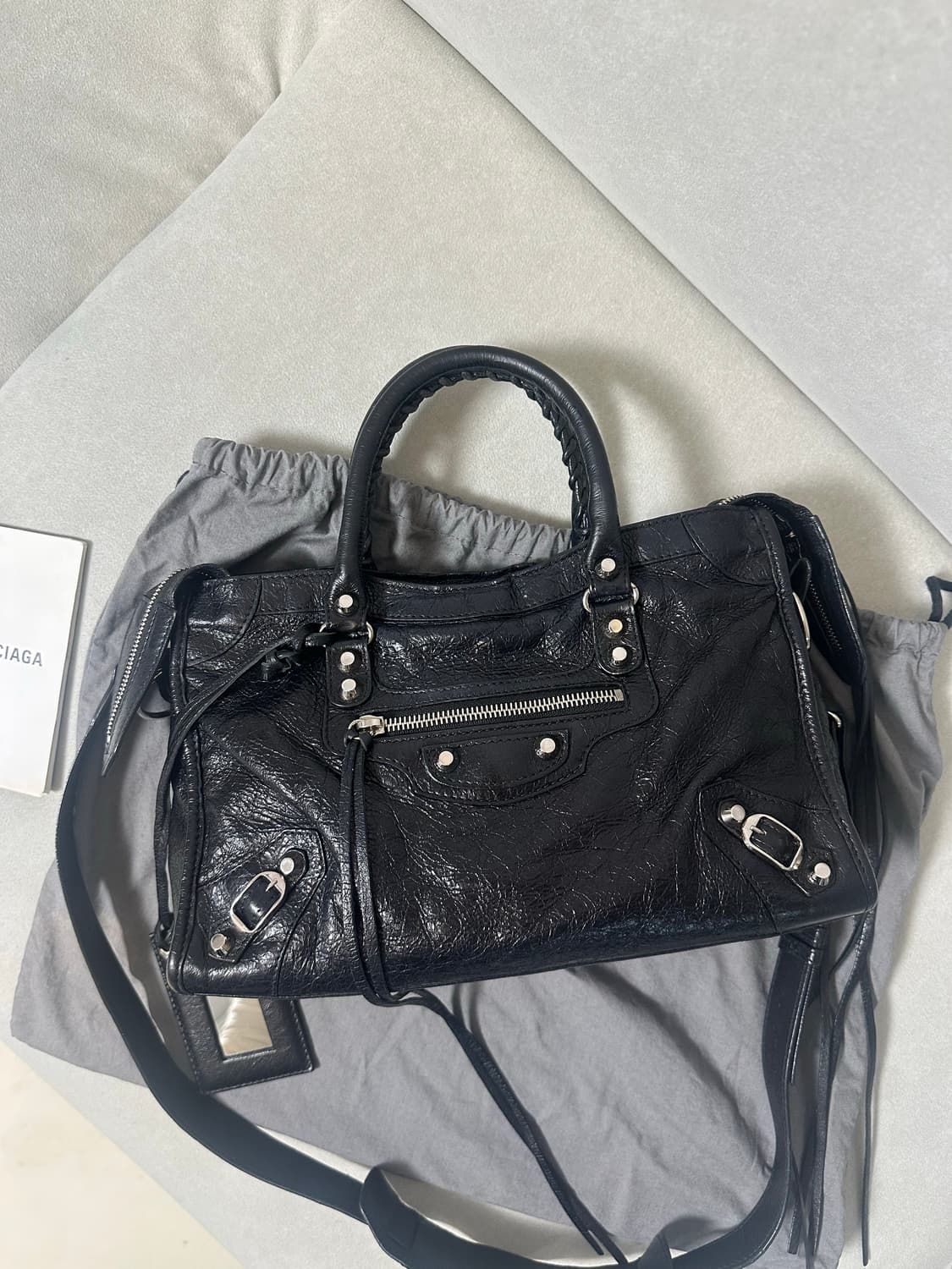 [A 정품] 발렌시아가 시티 모터백 스몰 로고스트랩-2번 상품이미지8