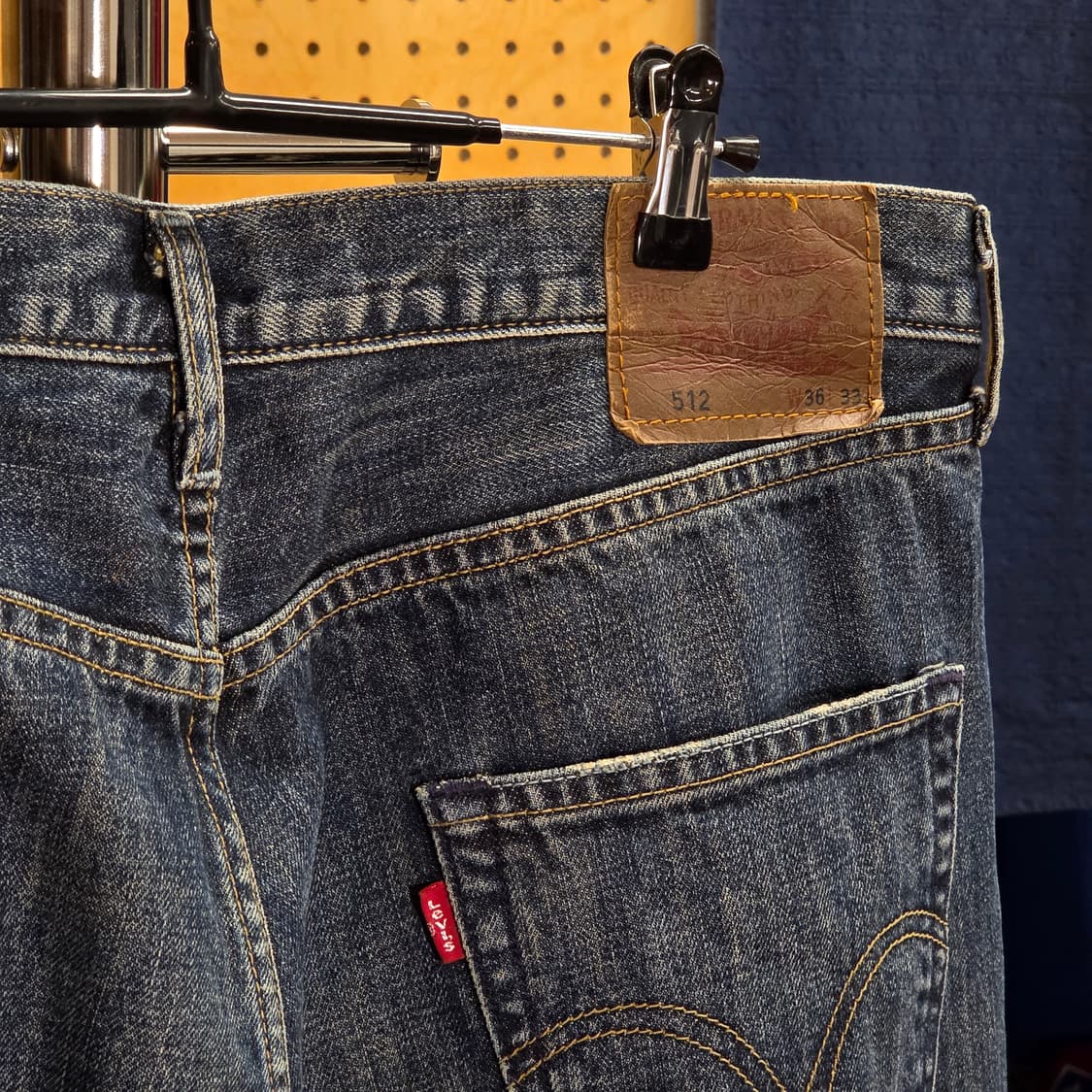 리바이스 512 워싱 세미 와이드 데님 팬츠 상품이미지5