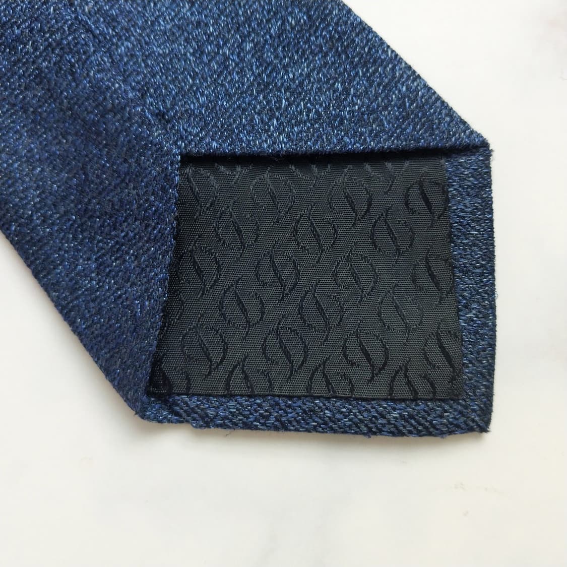 에스 티 듀퐁 네이비 솔리드 슬림 넥타이 7.5cm B등급 K922
 상품이미지10