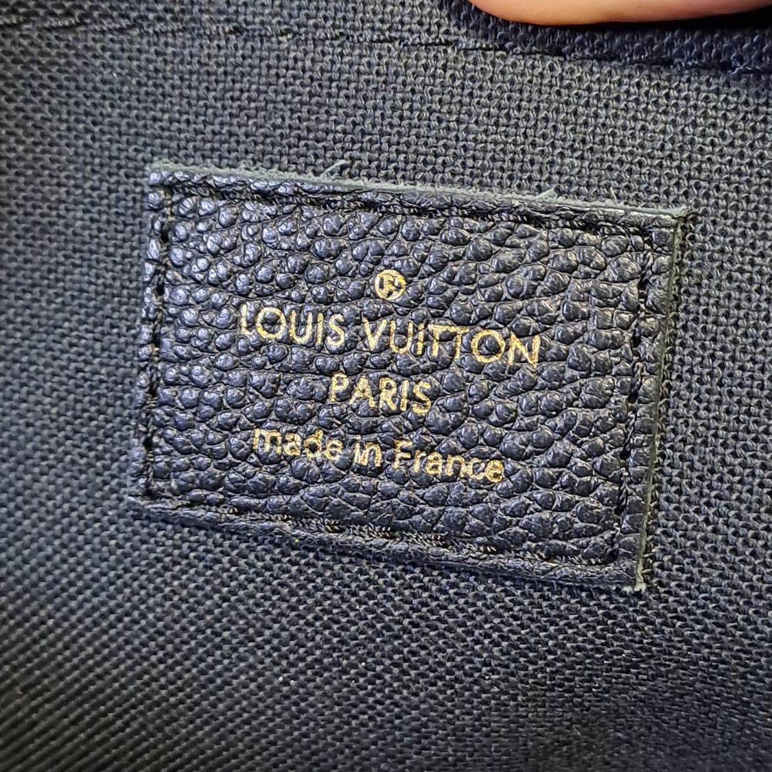 [정품/영수증풀세트] 루이비통 모노그램 앙프렝뜨 블랙 클러치 상품이미지10