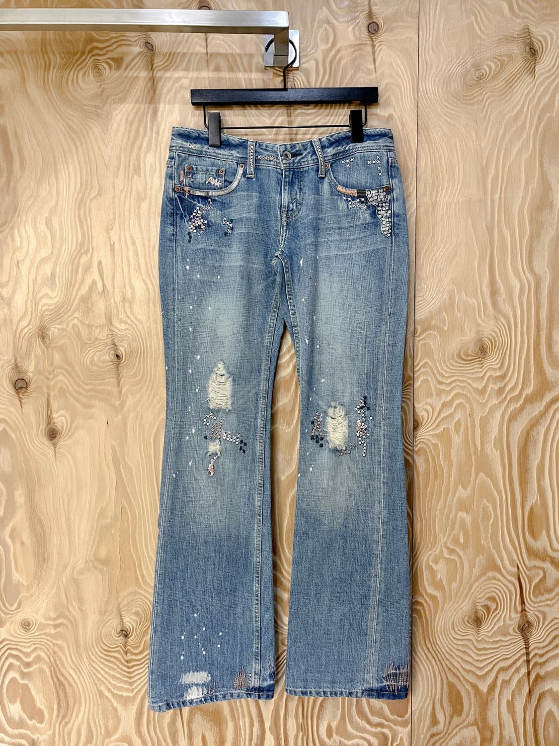 리바이스 우먼 비즈/스티치 플레어 팬츠 상품이미지1