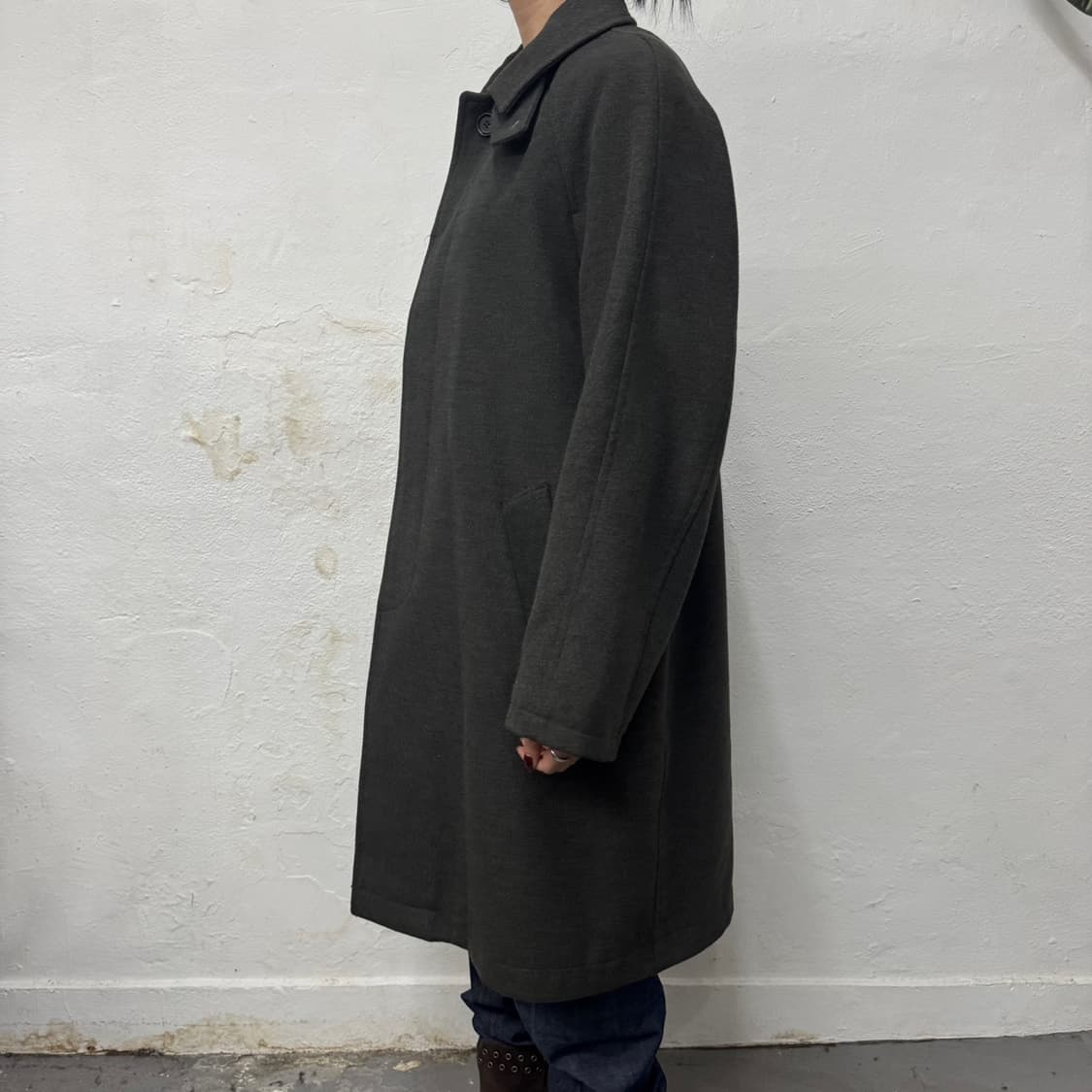 어반리서치 차콜컬러 폴리에스터 나일론 혼방 써머라이트 레글런 코트 상품이미지2