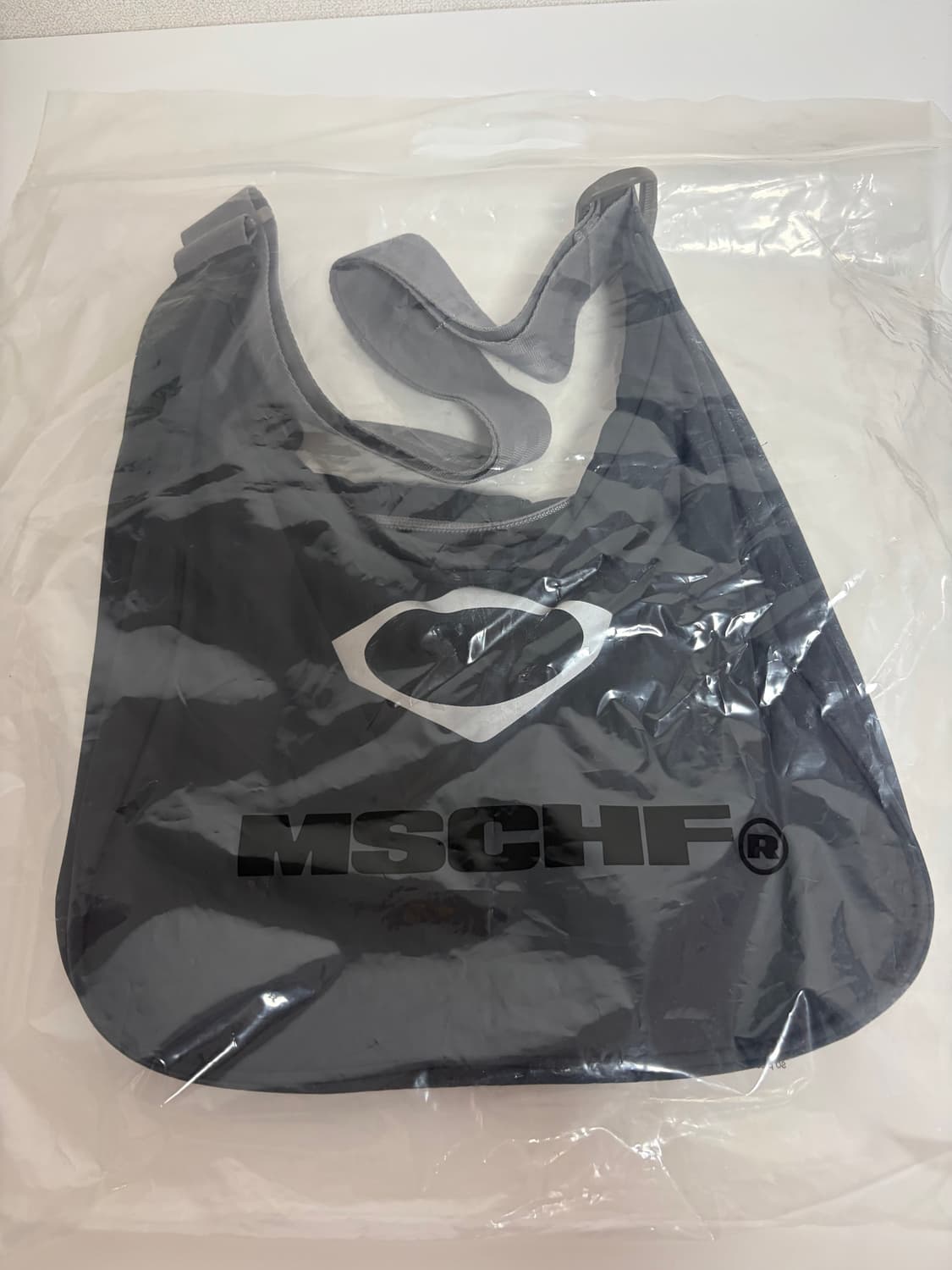 미스치프 롬버스 라이트 웨이트 크로스백 블랙 - 더현대 서울 한정 상품이미지7