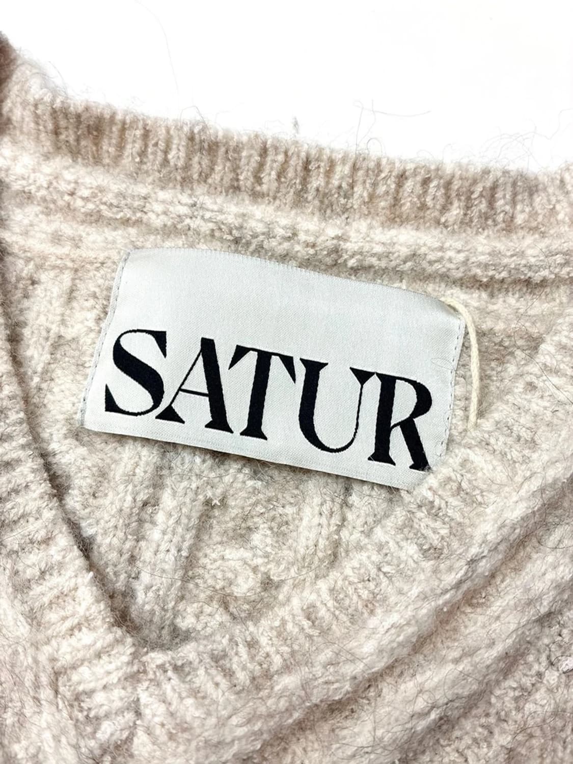 세터 SATUR 23FW 헤어리 케이블 브이넥 베스트 PN5147 상품이미지7