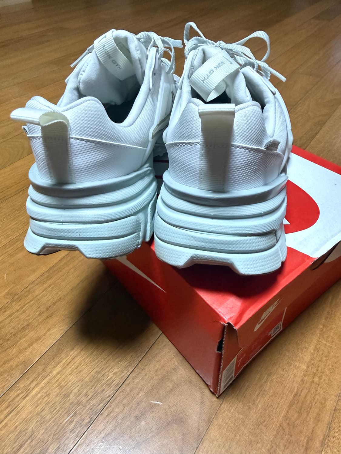 나이키 V2K 런 고어텍스 플래티넘 틴트 (255) 상품이미지5