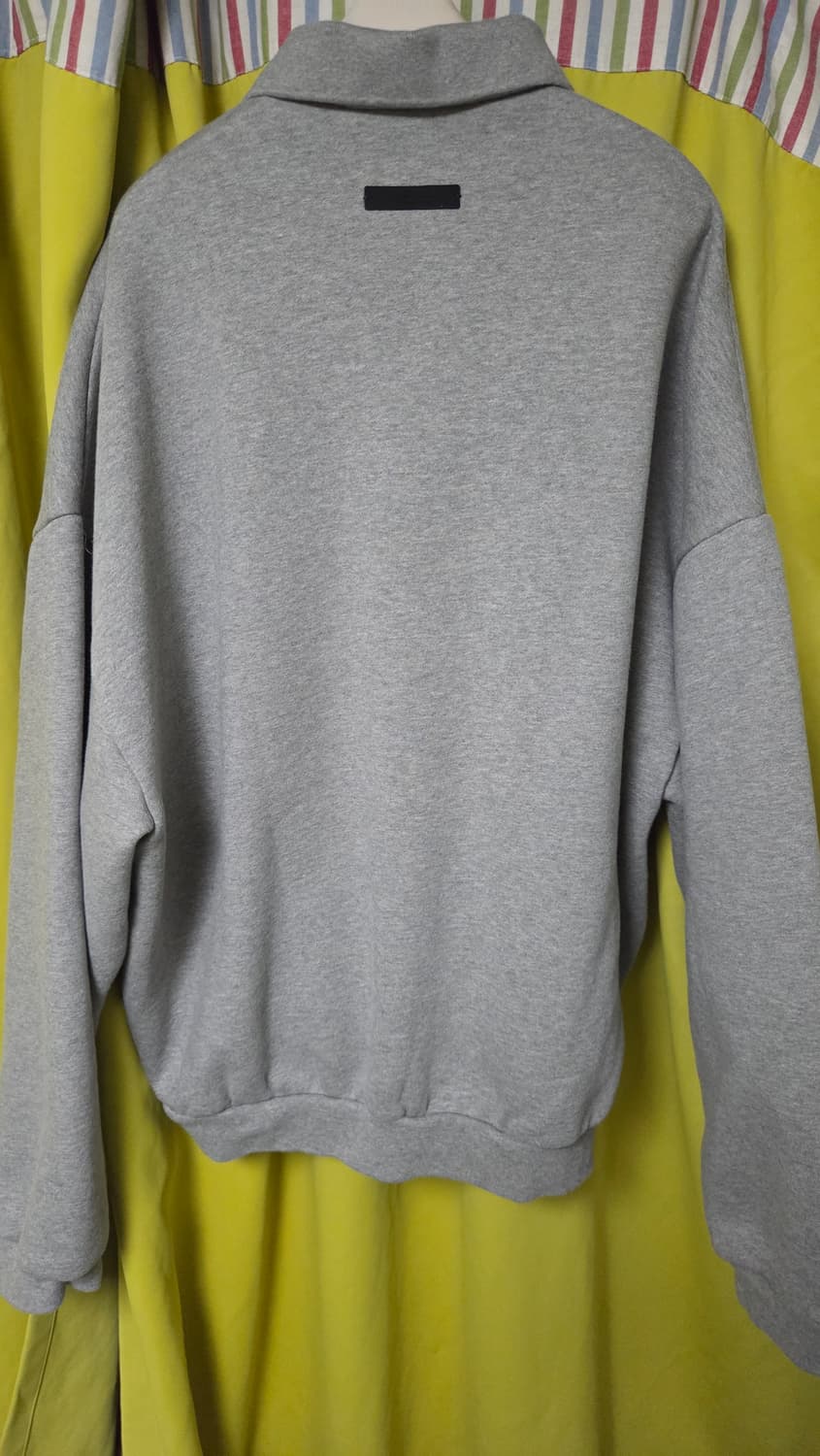 Essentials(에센셜) 카라 스웨트셔츠 회색 상품이미지4