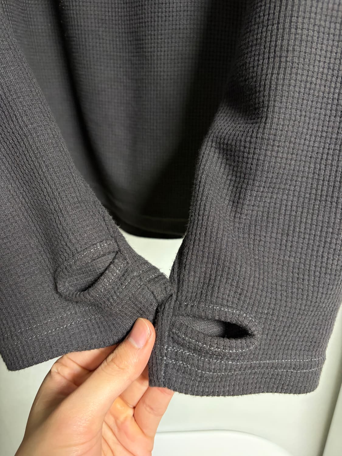 드로우핏 와플 라운드 롱슬리브 티셔츠 [CHARCOAL] 핑거홀 상품이미지5