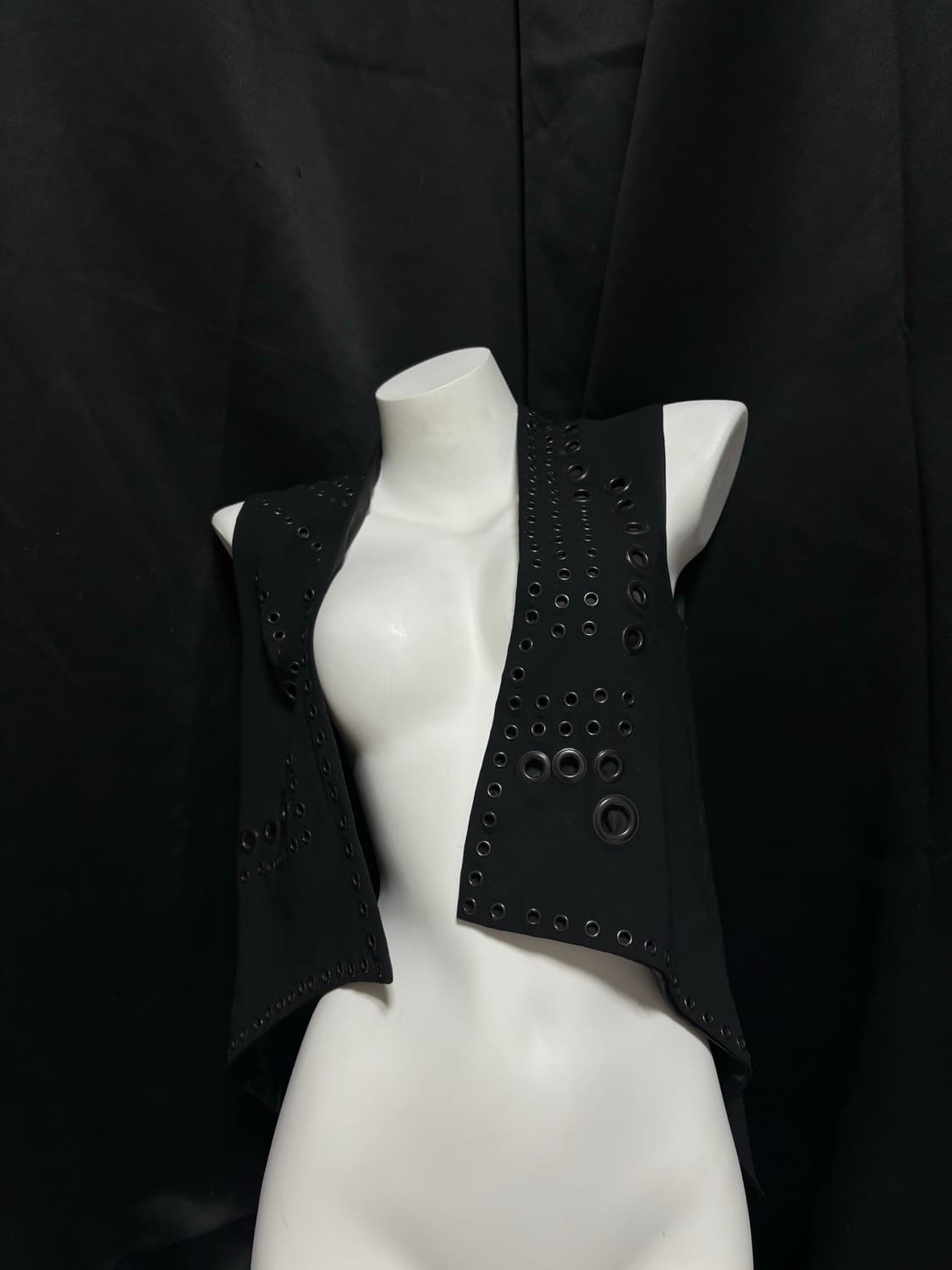 “Unknown” Eyelet Detail 00’s Design unba 상품이미지1