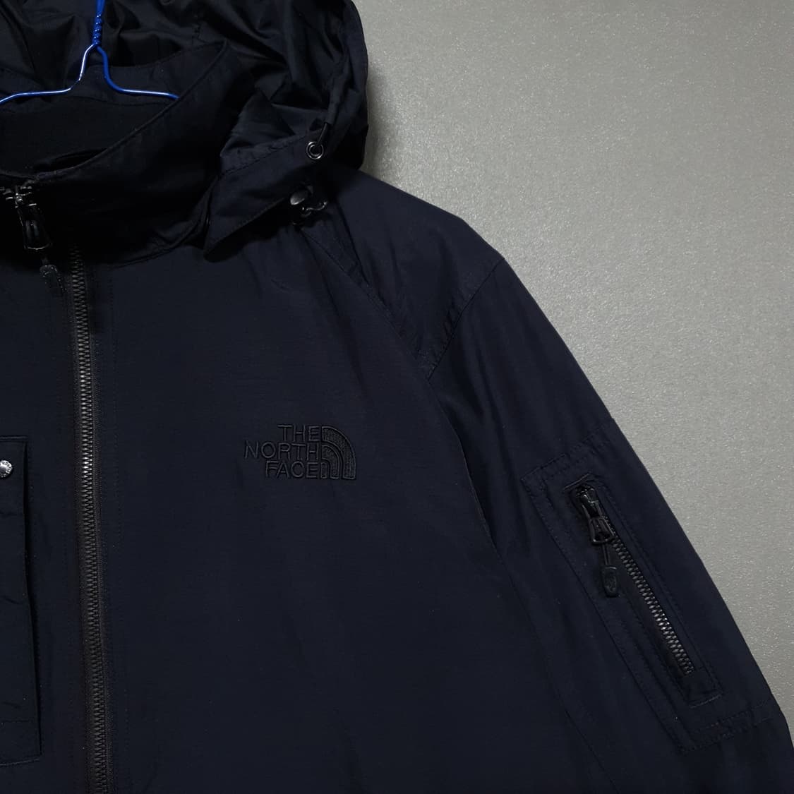 M) 노스페이스 포켓 지퍼 디테일 바람막이 후드 마운틴 자켓 희귀 상품이미지2