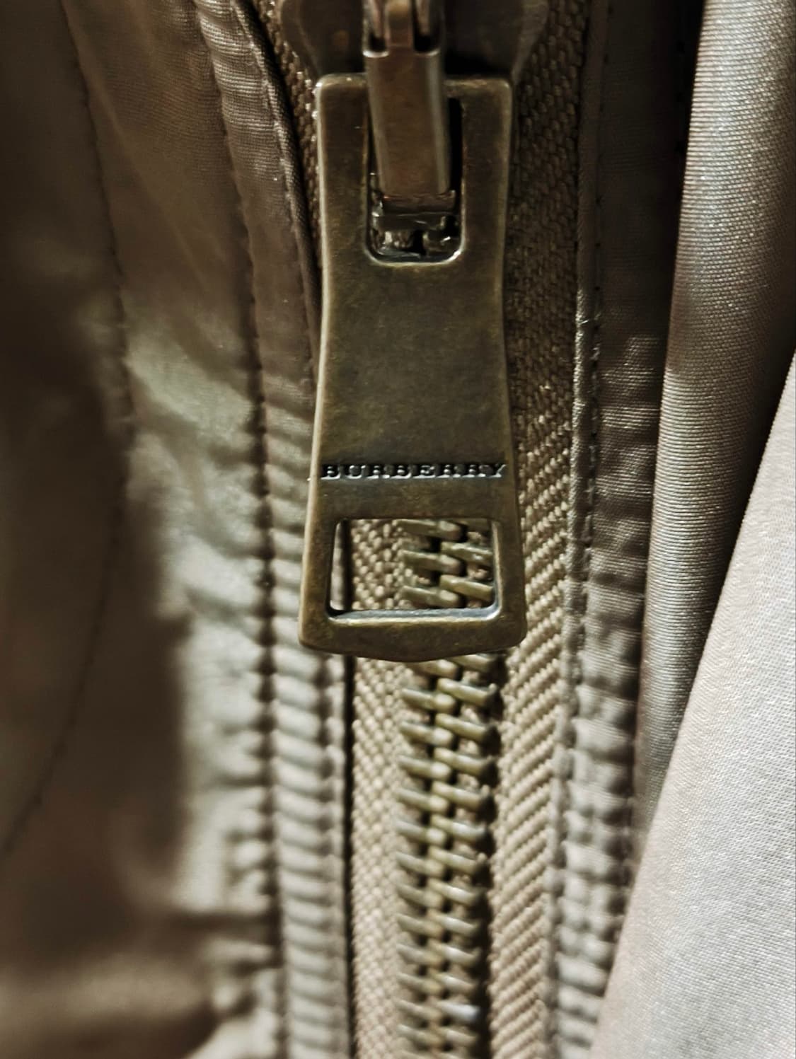 55~66 버버리 벨티드 하이넥 사파리 자켓 코트 카키 상품이미지6