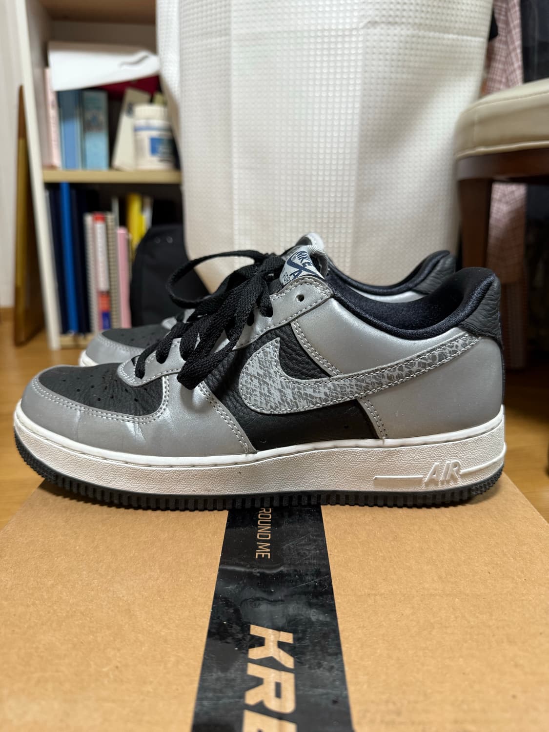 255) 나이키 에어포스1 B 실버스네이크 상품이미지2