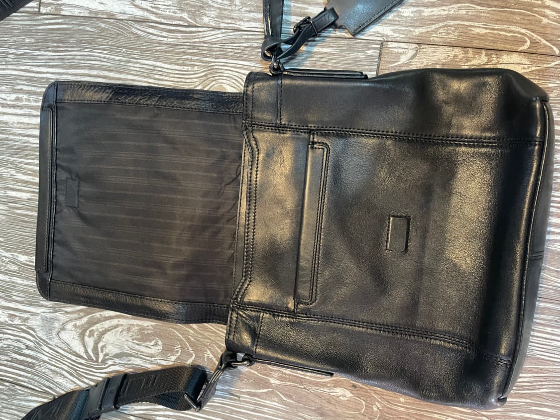 TUMI 투미 가죽 크로스백 블랙 상품이미지5