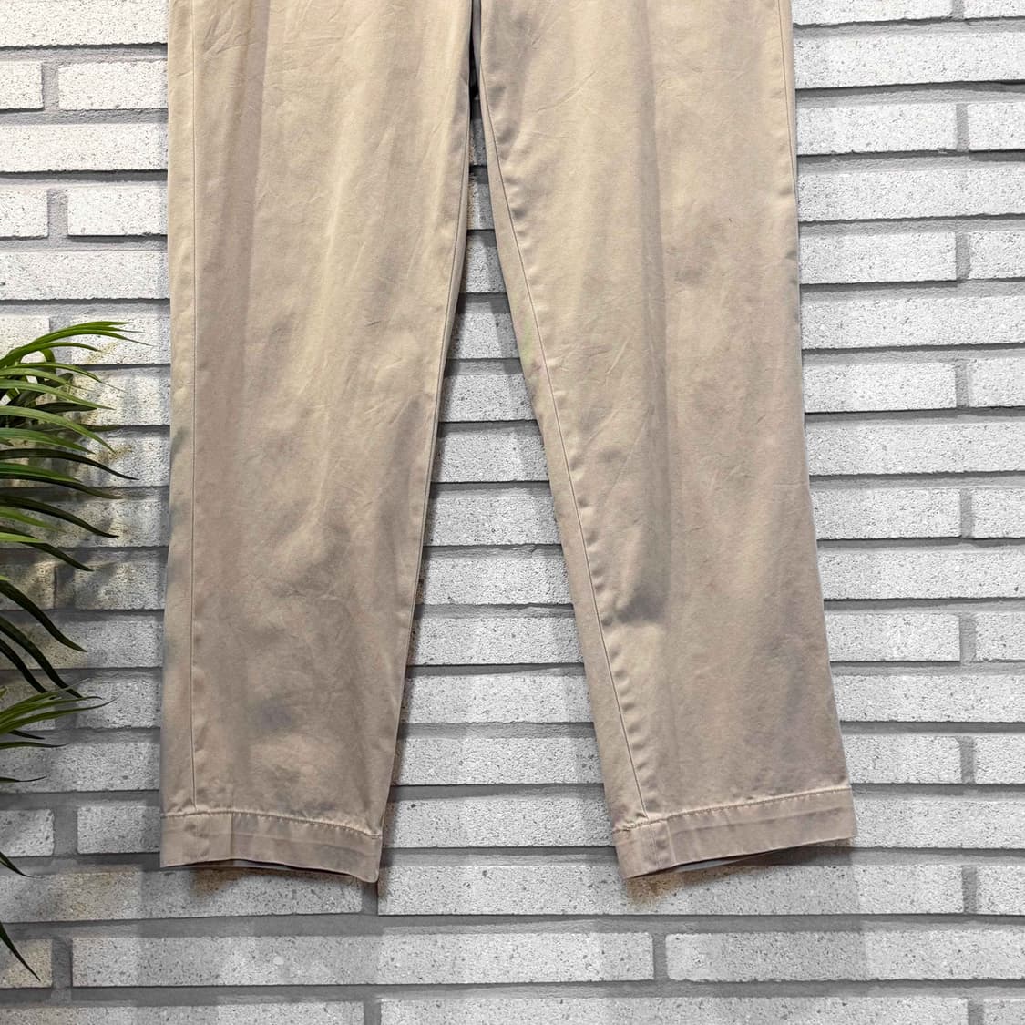 폴로 랄프로렌 클래식 테이퍼드 치노팬츠 후면자수 디테일 베이지 상품이미지4