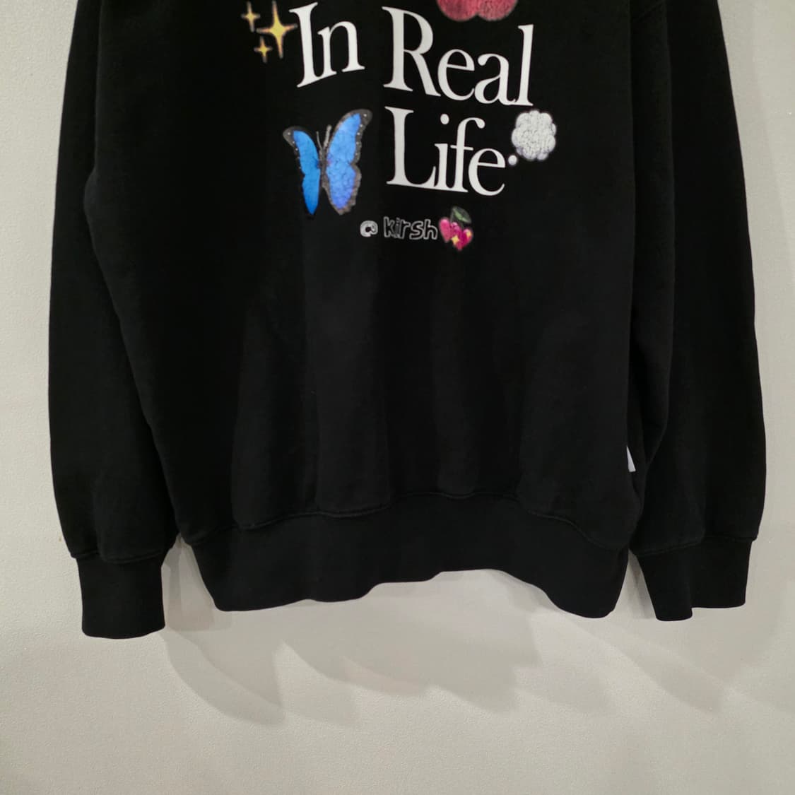 키르시 미 인 리얼 라이프 블랙 맨투맨 상품이미지2