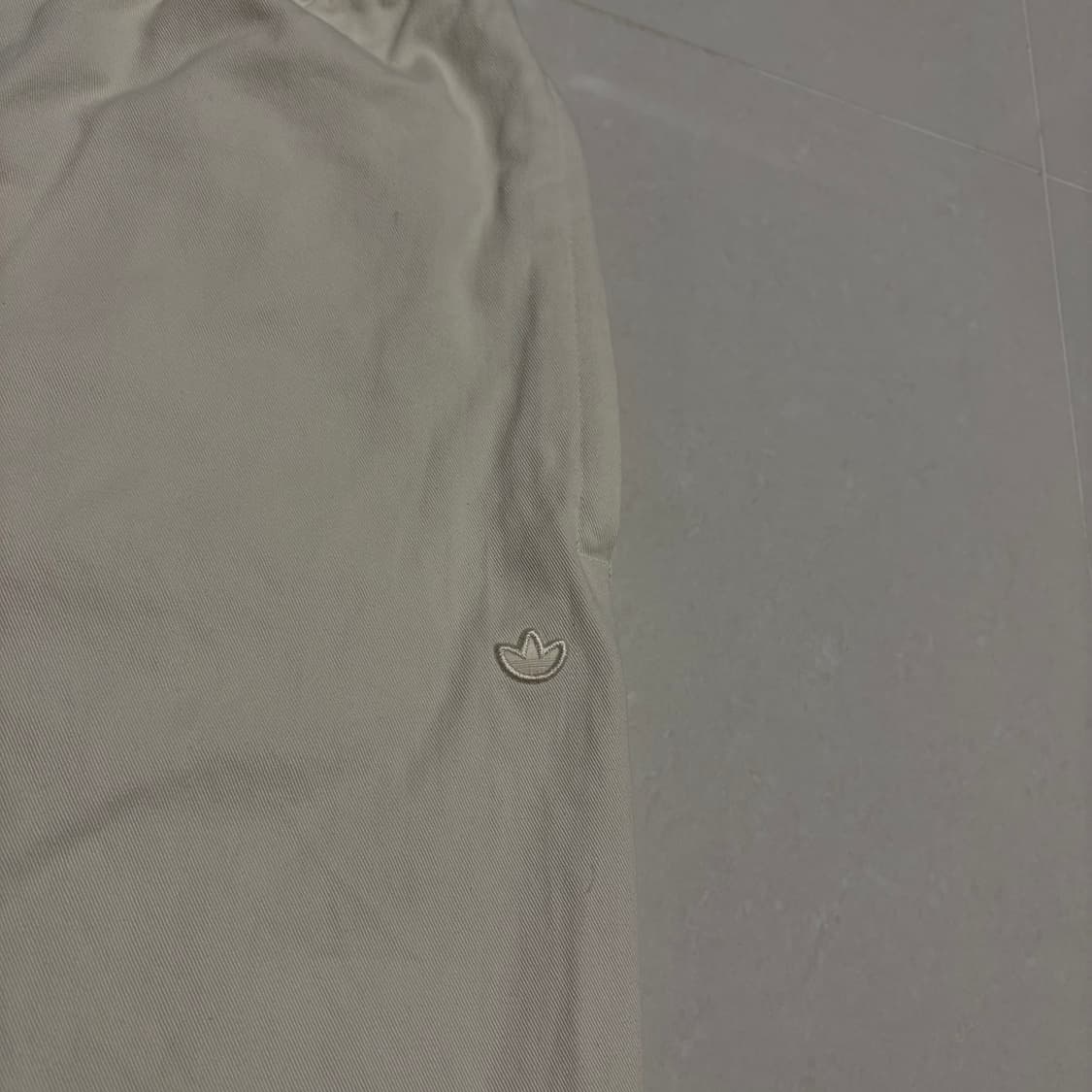 정품 아디다스 트레포일 와이드 치노팬츠 아이보리 밴딩 면바지 상품이미지4