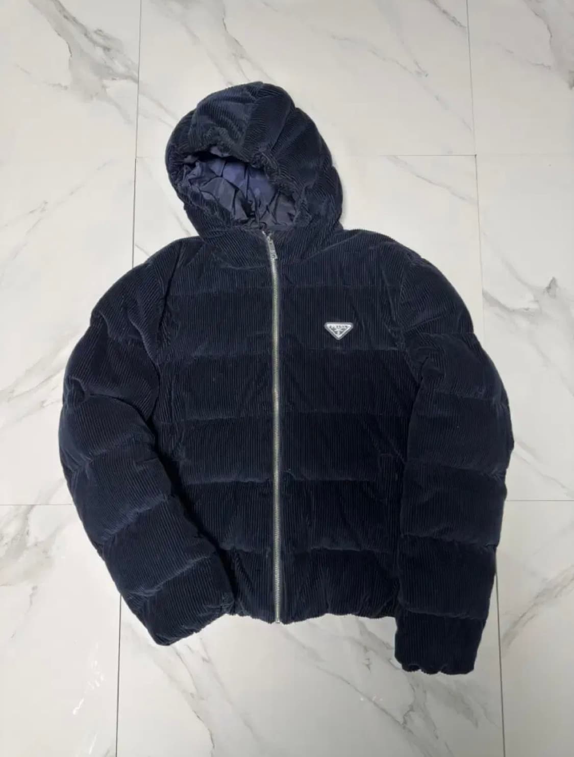 새상품 프라다 코듀로이 후드 패딩 48 상품이미지1