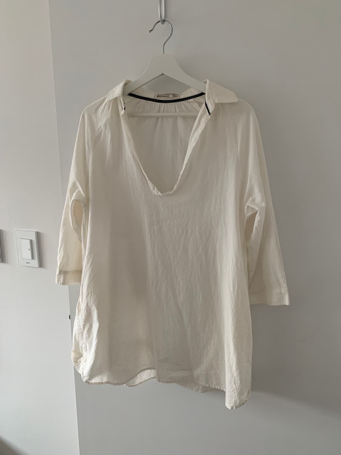 린넨 브이넥 셔츠 상품이미지1