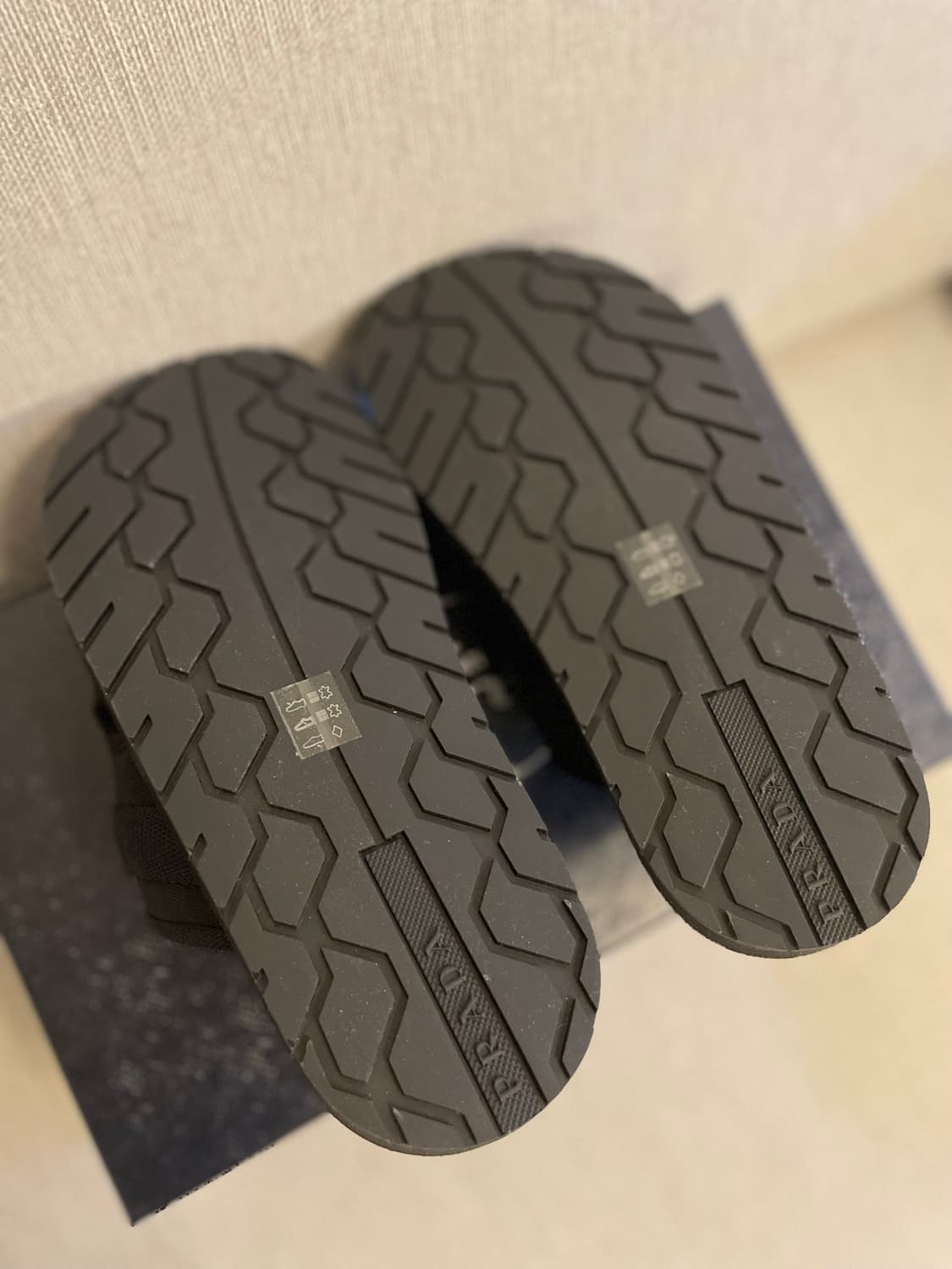 [새상품] 프라다 PRADA 나일론 샌들 블랙 (260mm) 상품이미지6
