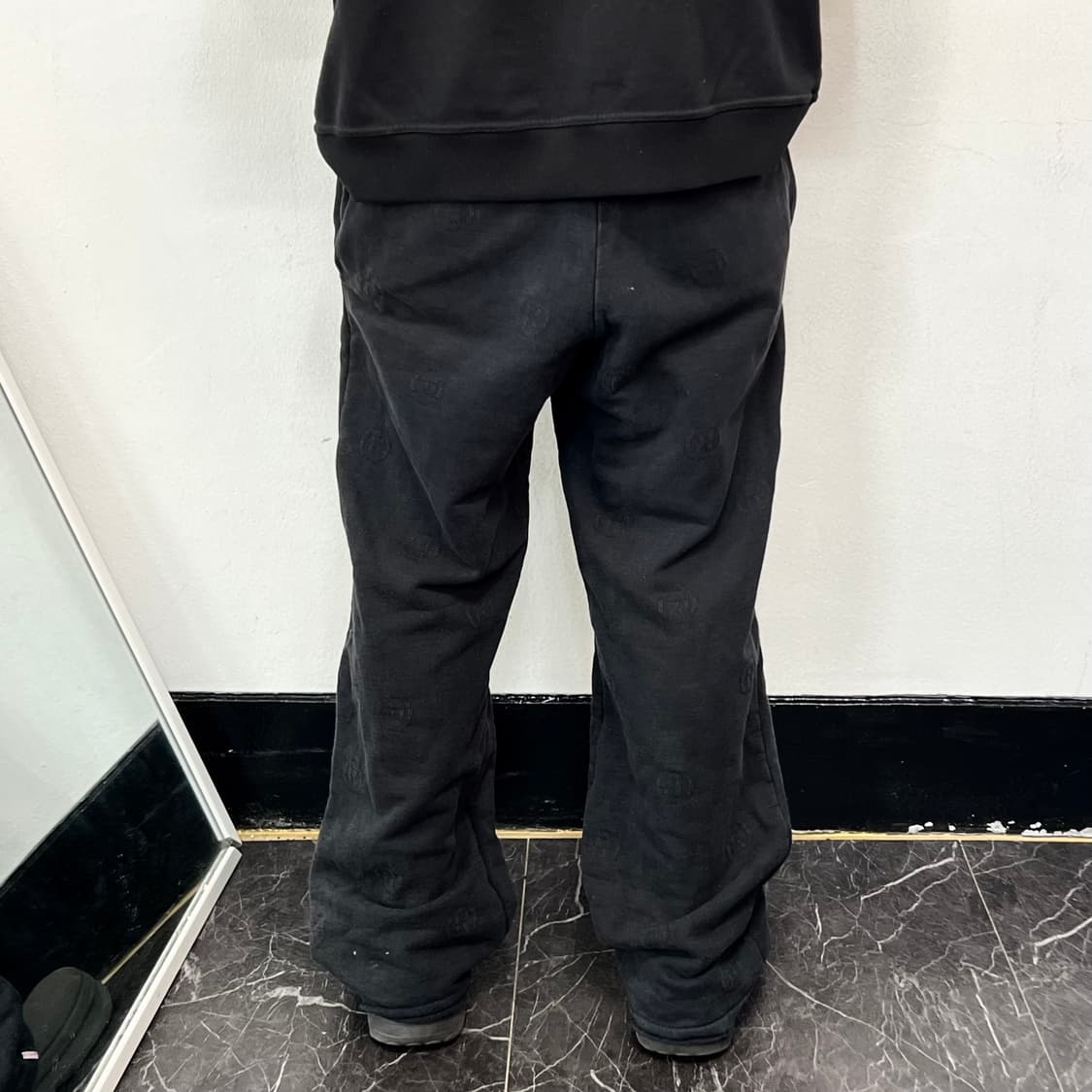 마틴로즈 로고 자카드 프린티드 스웻 팬츠 블랙 상품이미지3