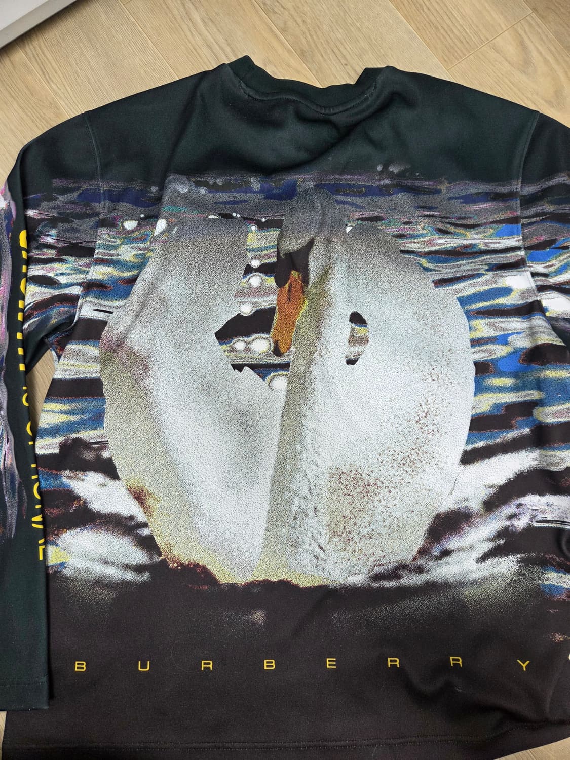 버버리 스완 프린트 롱슬리브 상품이미지6