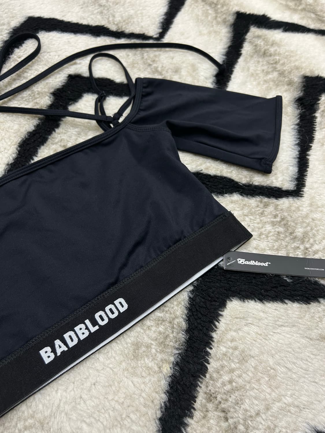 [S]배드블러드 오프숄더 1/2 티 브라 상품이미지1