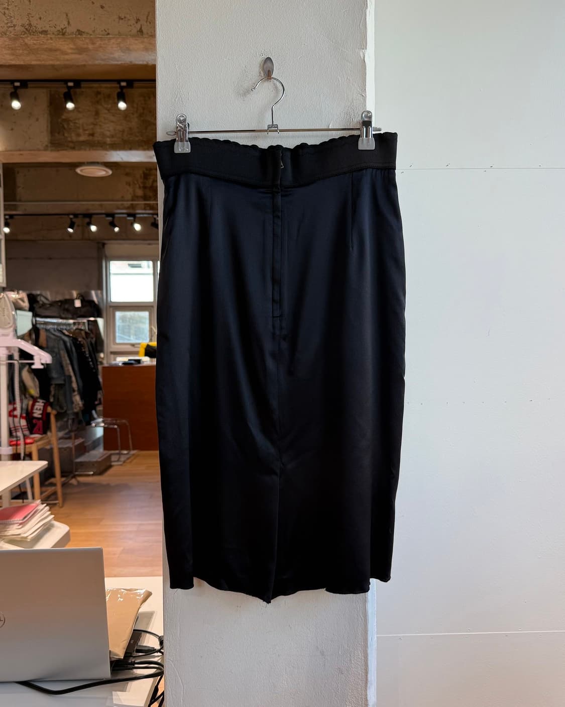 돌체앤가바나 블랙 실크 미디스커트 상품이미지5