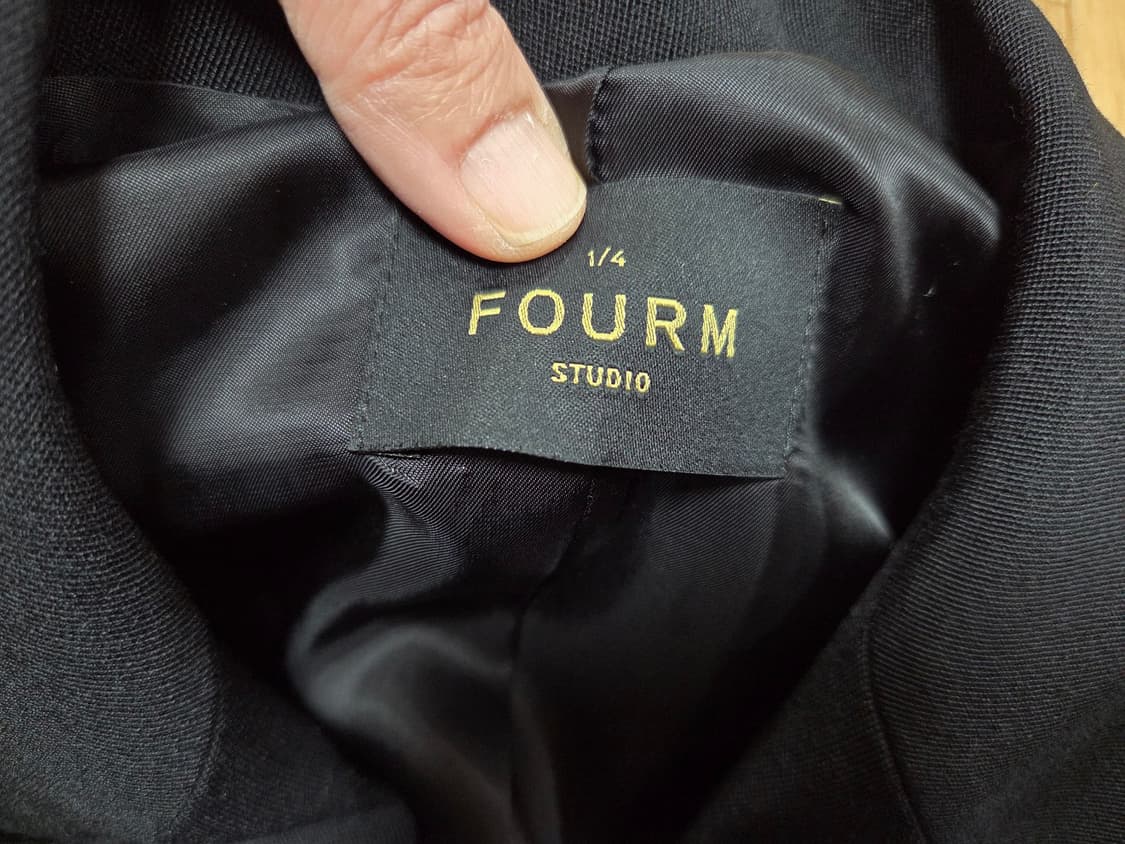 한섬 폼스튜디오(FOURM STUDIO) 금장버튼 피크드라펠 더블자켓 6 상품이미지7