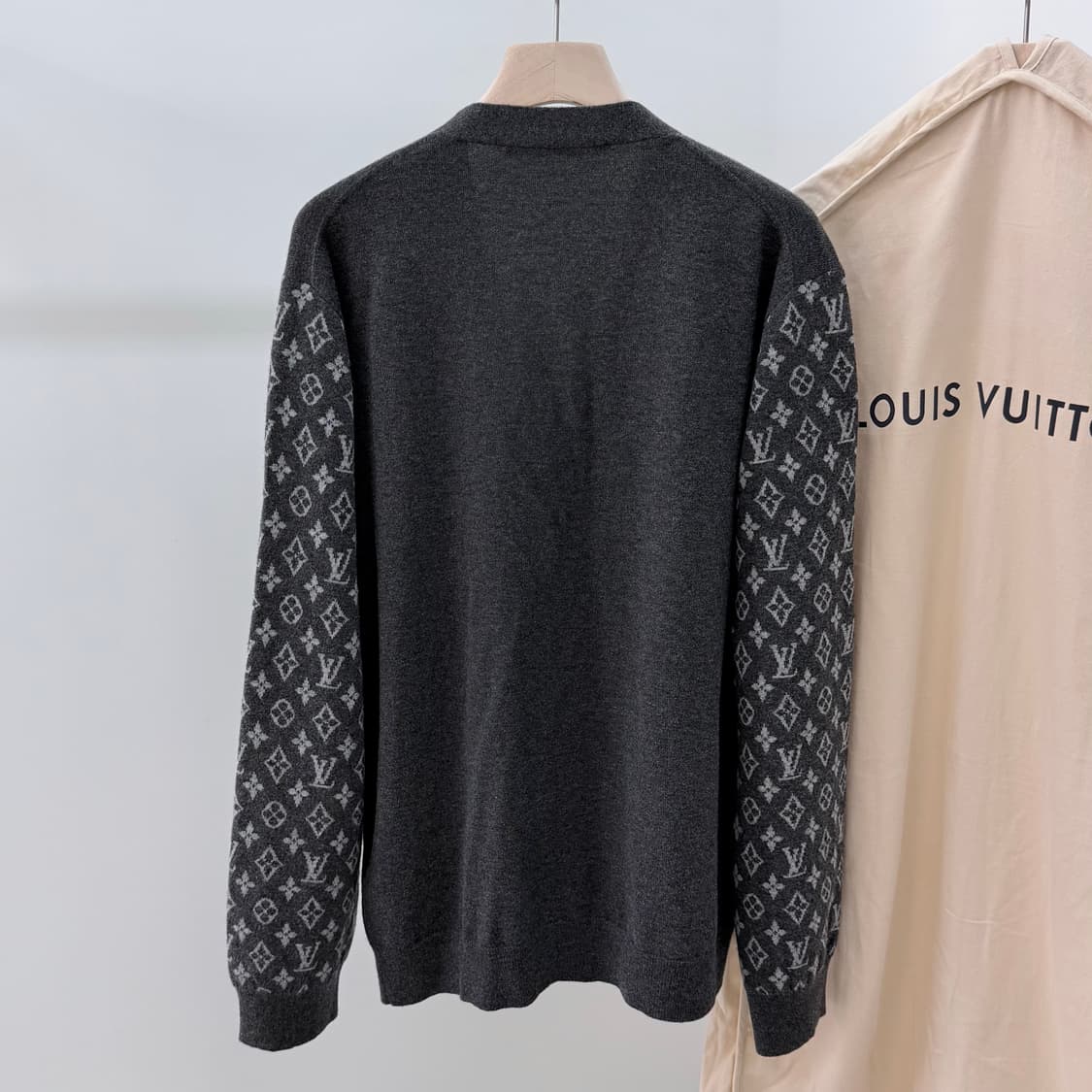 [S+급/2XL] 루이비통 모노그램 캐시미어 가디건 그레이 상품이미지4