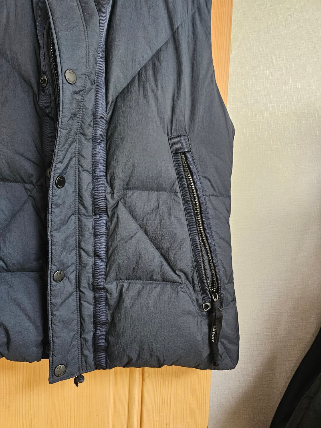 백오 xl사이즈 패딩 조끼 베스트 팜. 씨피 cp컴퍼니 제품입니다 상품이미지5