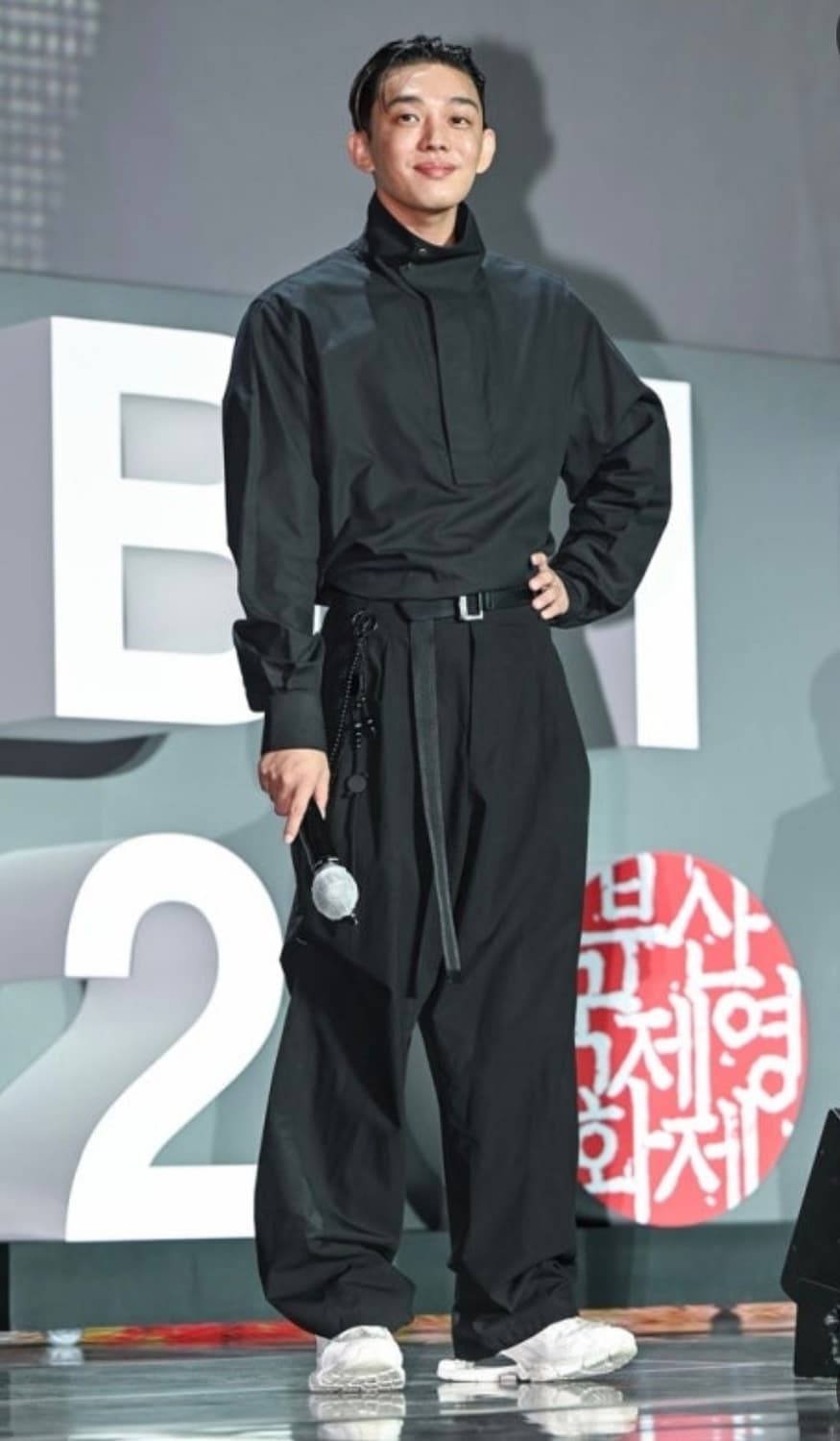 지방시 21fw 하이넥셔츠 유아인 41사이즈 상품이미지9