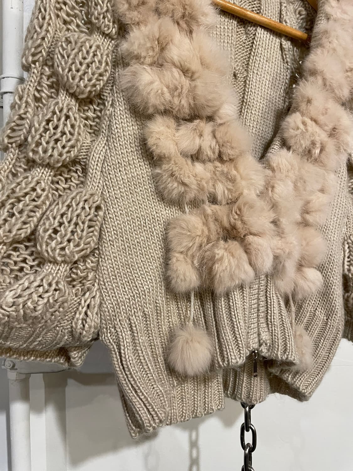 edge line 뜨개 니트 방울 베이지 케이프형 집업 모리 갸루 상품이미지3