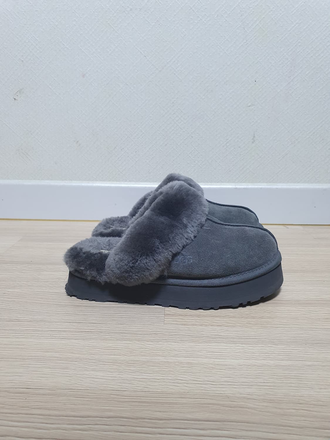 어그 디스케트 털 슬리퍼 245 상품이미지1