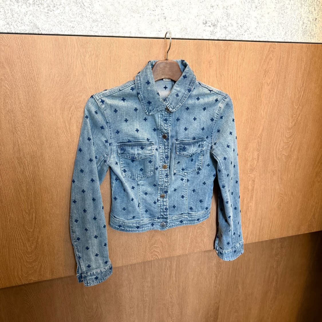 스텔라 맥카트니 크롭 데님 자켓 십자 자수 패턴 디테일 슬림핏 블루 상품이미지1