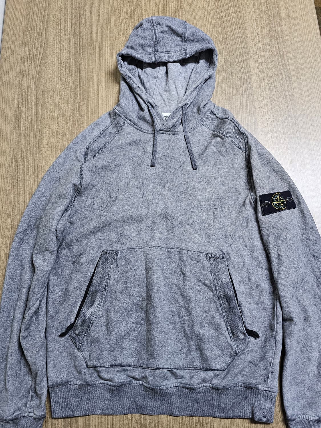 스톤아일랜드 더스트 컬러 트리트먼트 후드티 상품이미지1