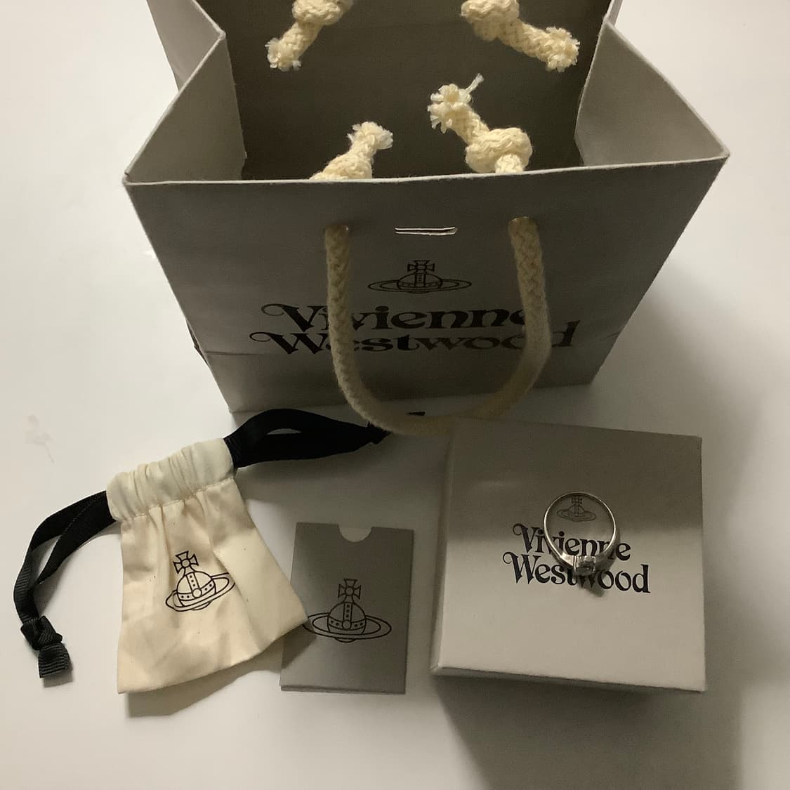 비비안웨스트우드 레이나 쁘띠 링 반지 상품이미지2